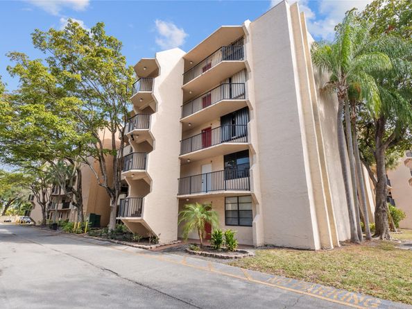 3550 Blue Lake Dr 105, Pompano Beach FL 33064