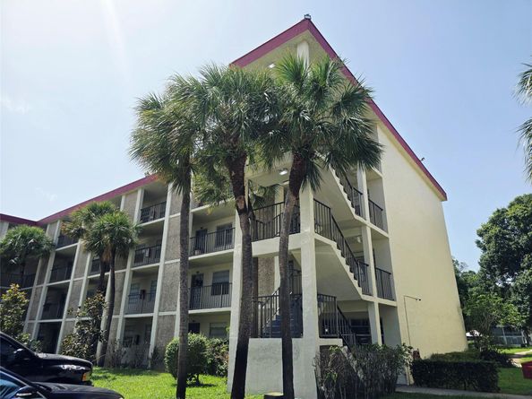 3000 NW 48th Ter 430, Lauderdale Lakes FL 33313