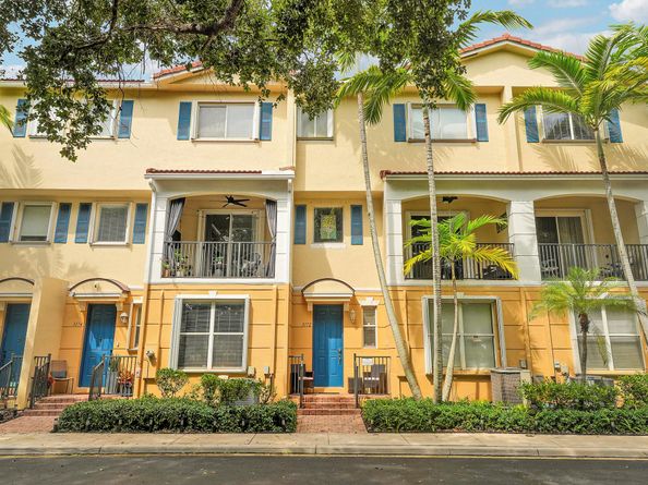 3172 N Greenleaf Circle, Boynton Beach FL 33426