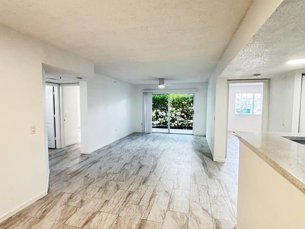 5025 Wiles Road 107, Coconut Creek FL 33073