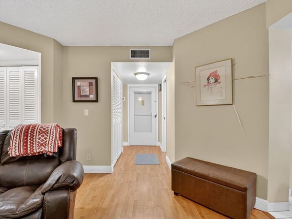 3871 Via Poinciana 404, Lake Worth FL 33467