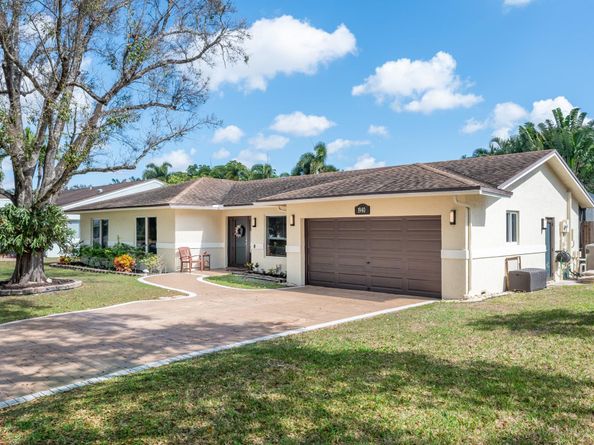 1940 SW 69th Ave, Plantation FL 33317