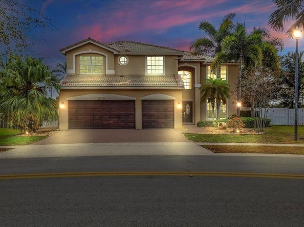 13702 NW 10th Ct, Pembroke Pines FL 33028