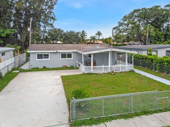 735 Hibiscus Drive, Royal Palm Beach FL 33411