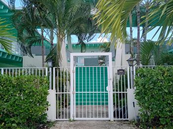 702 N Federal Highway