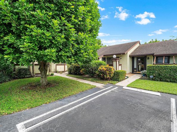 276 Beaver Dam Court, Royal Palm Beach FL 33411