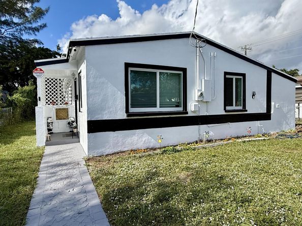 5909 Pinewood Avenue, West Palm Beach FL 33407