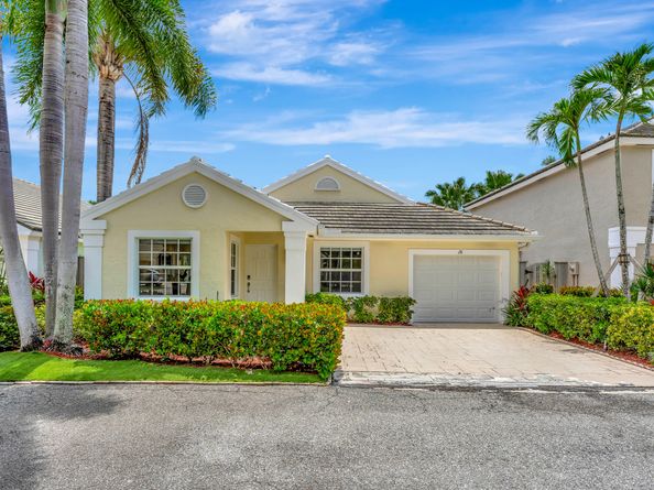 28 Admirals Court, Palm Beach Gardens FL 33418