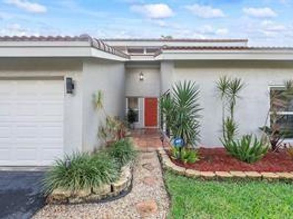 1621 Riverwood Ln, Coral Springs FL 33071