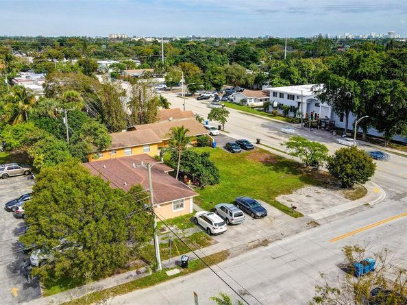 25 NW 11th St, Fort Lauderdale FL 33311