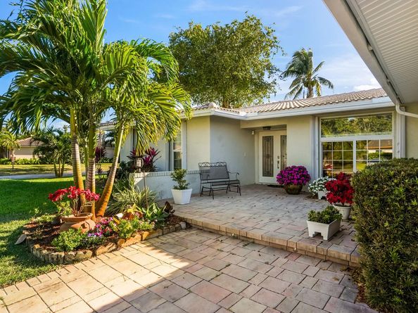 906 NW 83rd Dr, Coral Springs FL 33071