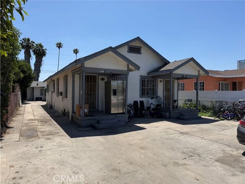 678 W 61st, Los Angeles CA 90044