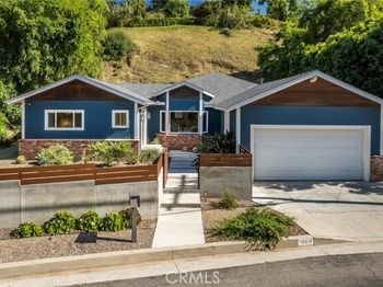 10210 La Canada