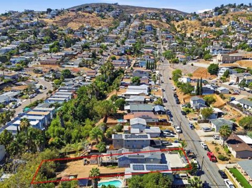 918 Galopago, Spring Valley CA 91977