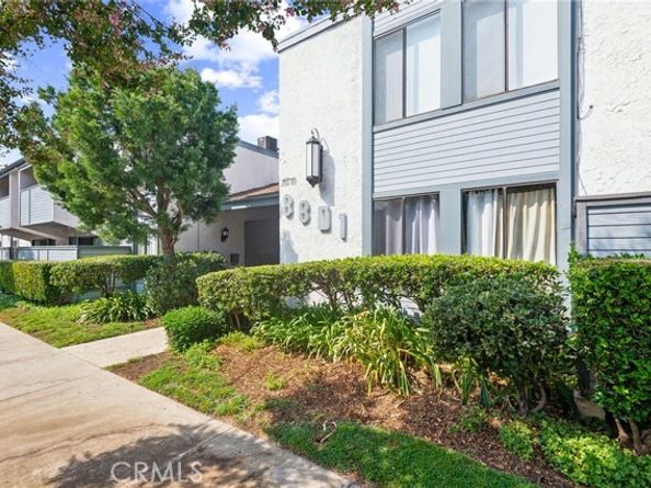 8801 Independence Avenue 11, Canoga Park (los Angeles) CA 91304
