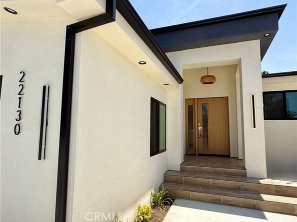 22130 Gault Street, Canoga Park (los Angeles) CA 91303