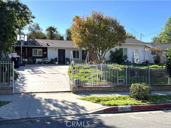 20800 Clark Street, Woodland Hills (los Angeles) CA 91367