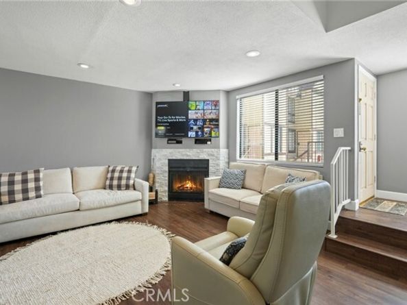 21720 Hart 9, Canoga Park (los Angeles) CA 91303