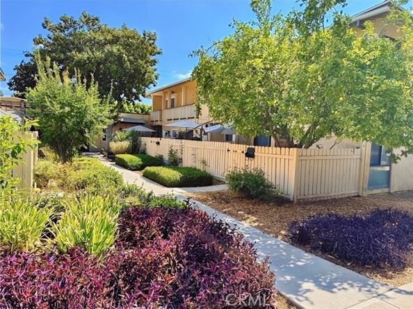 8060 Canby Avenue 2, Reseda (los Angeles) CA 91335