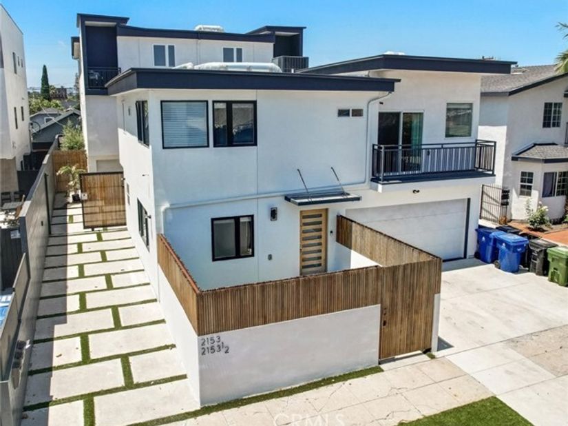 2153 S West View Street, Los Angeles CA 90016
