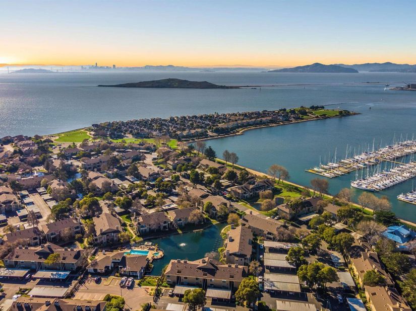 91 Marina Lakes Dr, Richmond CA 94804