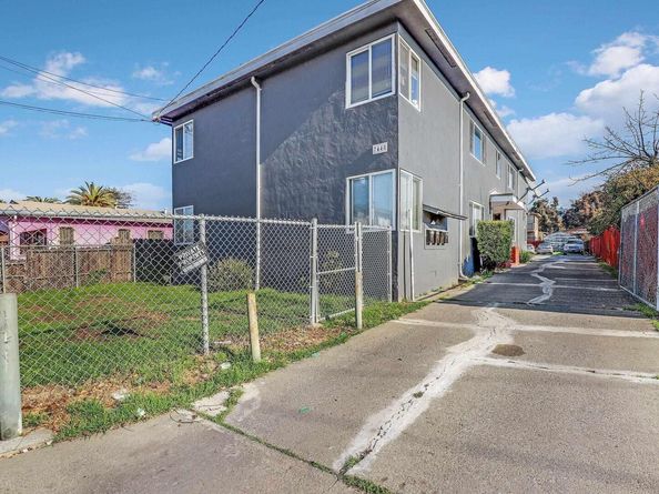 7448 Lockwood St, Oakland CA 94621