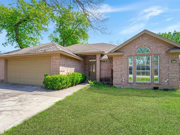 604 N Cherry Street , Aubrey Texas 76227