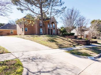 2212  Valley View Drive 