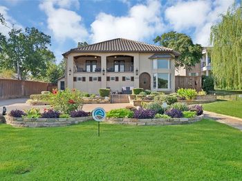 306 E Rochelle Boulevard 