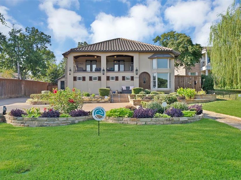306 E Rochelle Boulevard , Irving Texas 75062