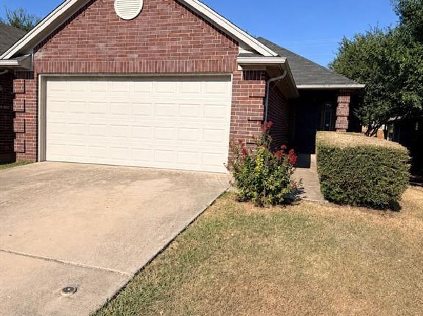 729  Stribling Circle , Azle Texas 76020
