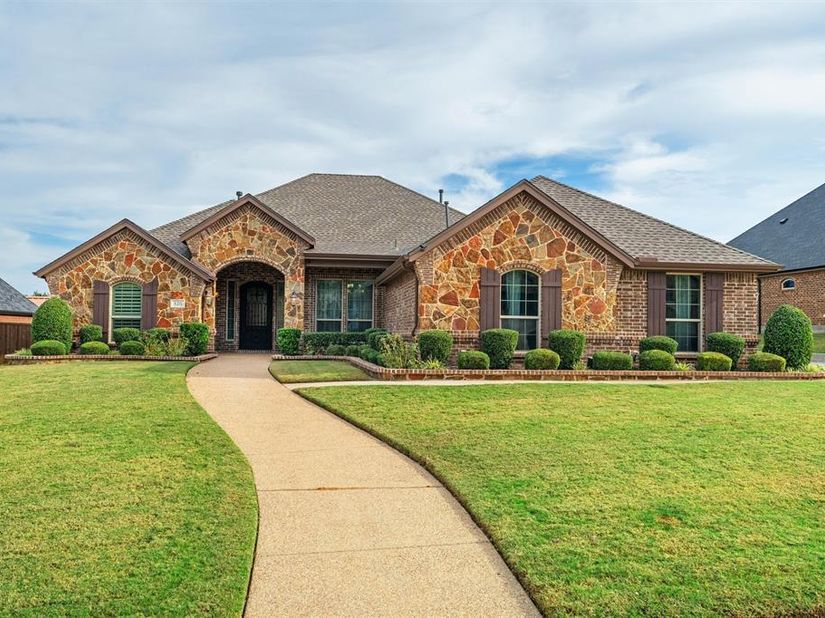 816  Sabine Trail , Mansfield Texas 76063