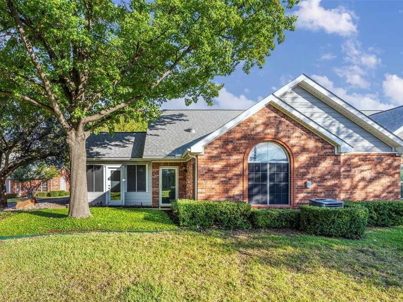 807  Cara Lane , Arlington Texas 76012