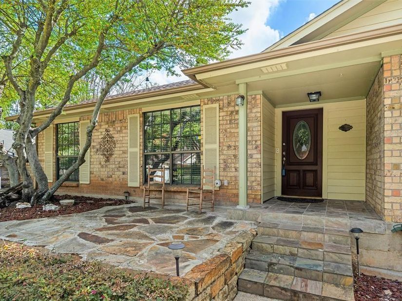 708  Hinsdale Drive , Arlington Texas 76006