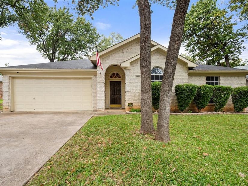 5510  Bright Star Trail , Arlington Texas 76017