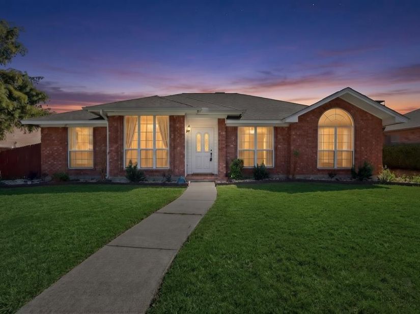 2318  Bent Bow Drive , Garland Texas 75044