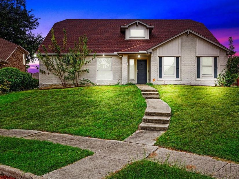 2911  Creekside Court , Carrollton Texas 75007