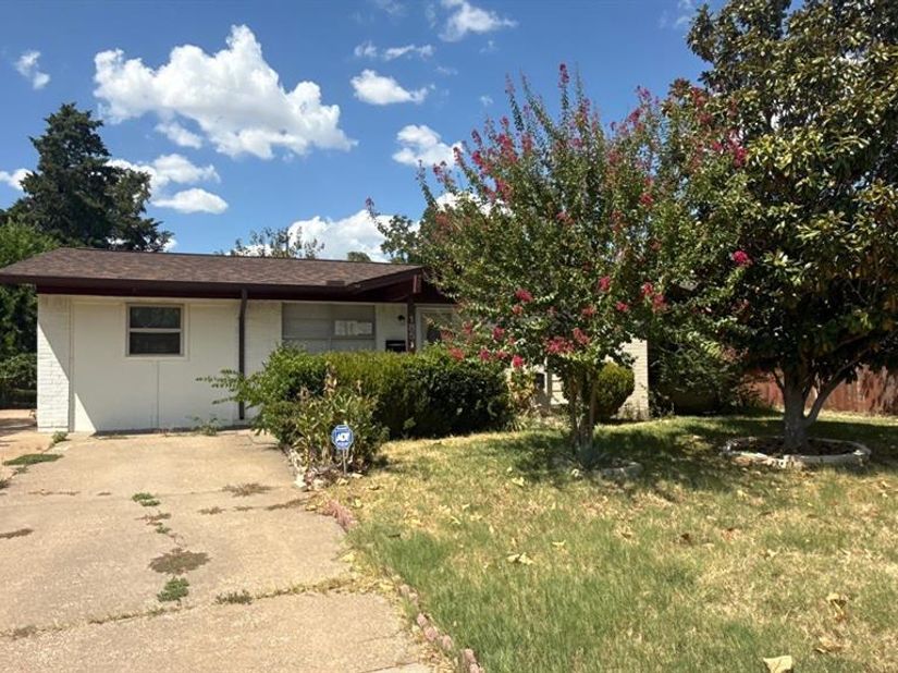 1851  Chevy Chase Drive , Carrollton Texas 75006