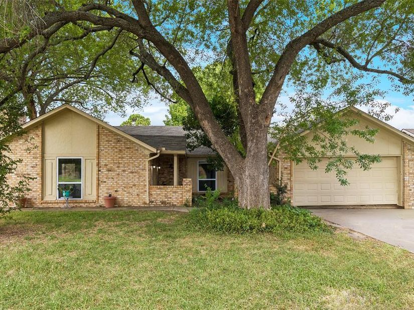 1016  Hazelwood Drive , Mansfield Texas 76063