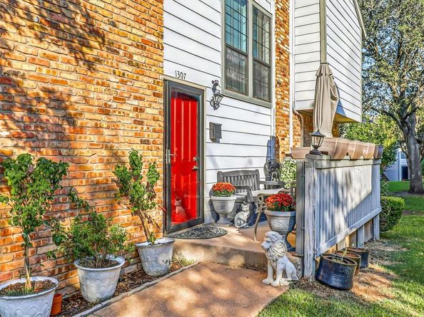 15151  Berry Trail  1307, Dallas Texas 75248