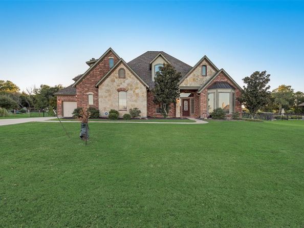 132  Silver Rose Boulevard , Burleson Texas 76028