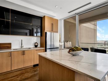 2408  Victory Park Lane 