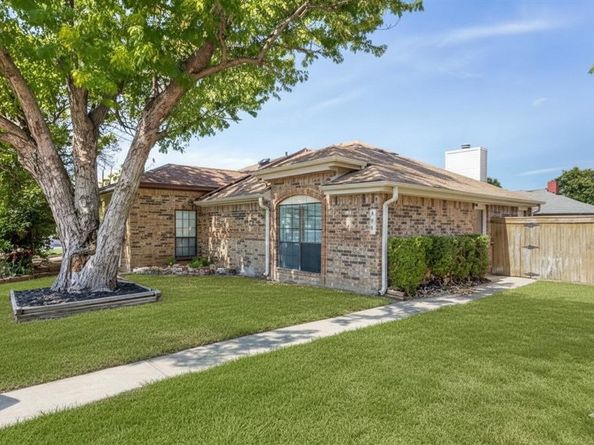 456  Little Valley Court , Fort Worth Texas 76108
