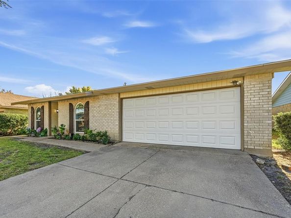 1721  Dell Oak Drive , Garland Texas 75040