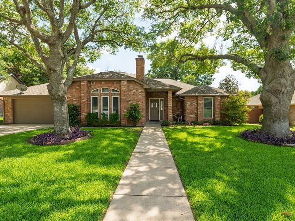 10053  Regent Row Street , Benbrook Texas 76126