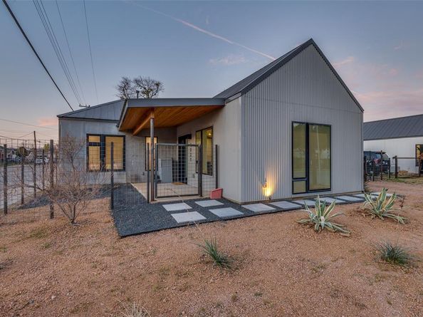 1021  Nomas Street , Dallas Texas 75212