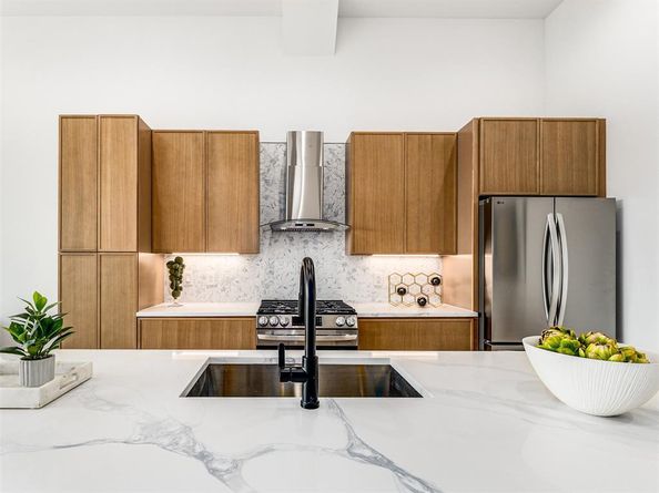 2080  Kelly Avenue  111, Dallas Texas 75215