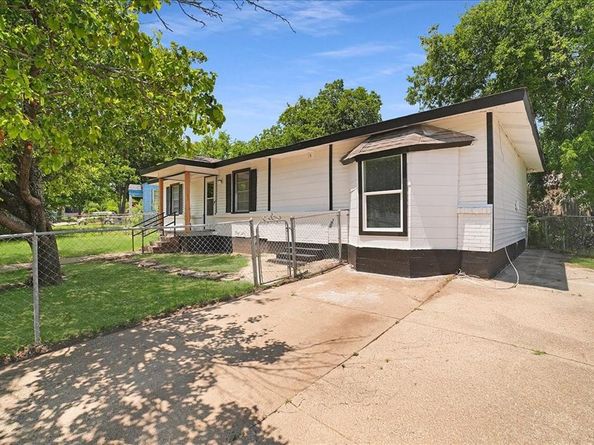 2347  Village Way , Dallas Texas 75216