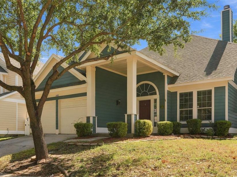1400  Oakcrest Drive , Providence Village Texas 76227