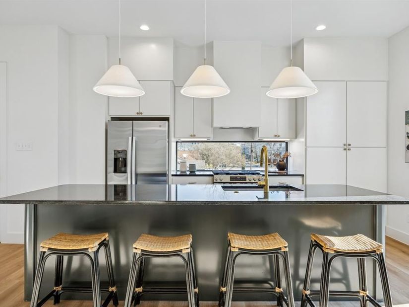 2151  Mail Avenue  101, Dallas Texas 75235